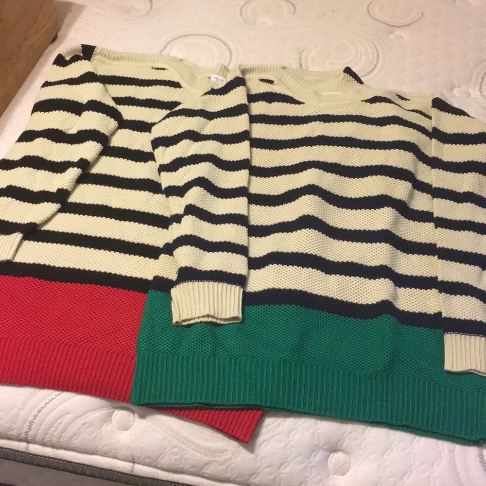 Size small but runs a little big, sweater